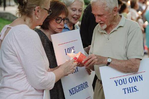 京東奢侈品行業(yè)報(bào)告_陜西一地噴顏料染綠草坪系謠言
