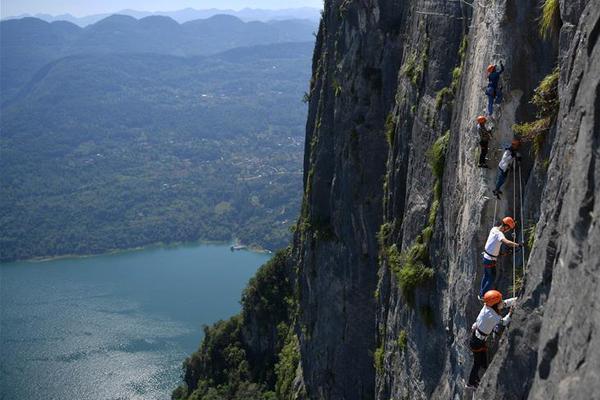 朱永新:公立校家長血淚信