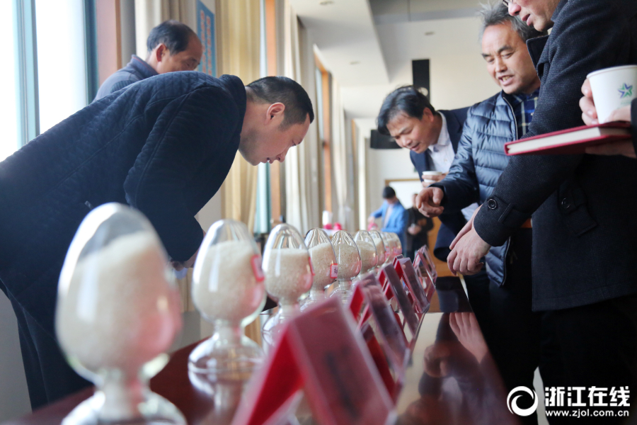 快訊：指數(shù)午后走低 福建板塊短線拉升