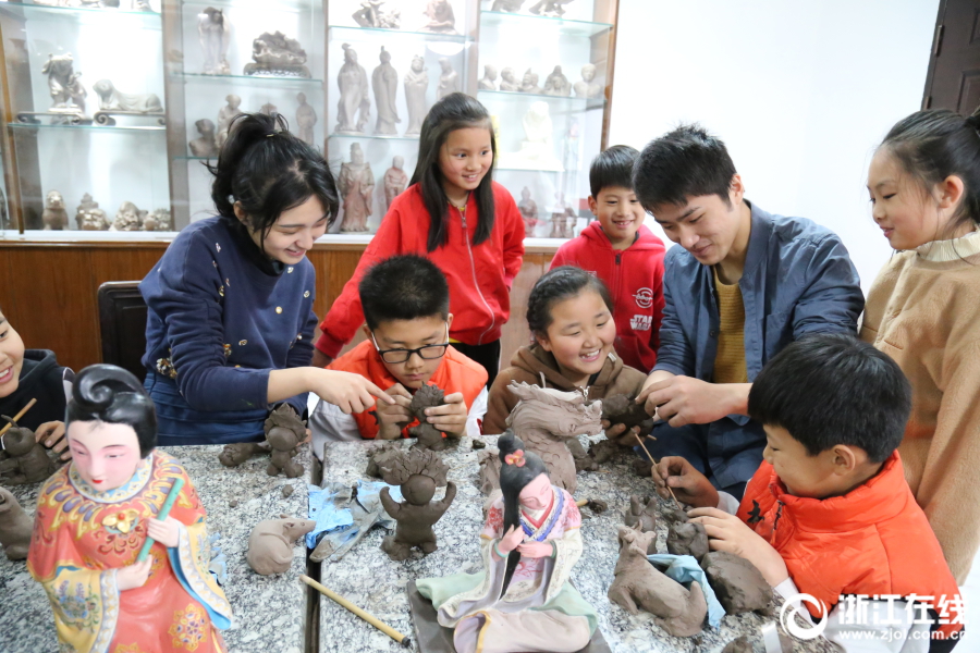 網(wǎng)上做什么兼職可以掙點(diǎn)零花錢_“這是國家的恥辱，高市內(nèi)閣必須辭職”