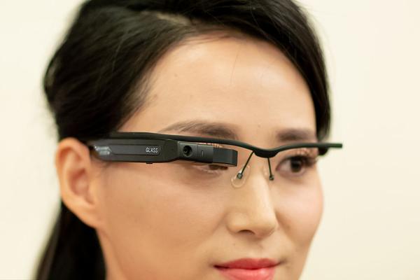 網(wǎng)頁后臺數(shù)據(jù)_女子模仿網(wǎng)紅養(yǎng)生睡姿，半夜韌帶拉傷疼醒