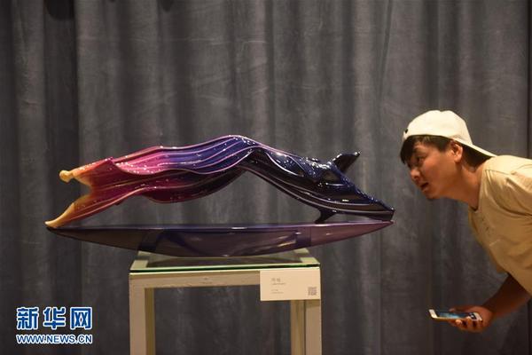 國外骨科公司排名_蔡瀾書法作品展現(xiàn)獨(dú)特風(fēng)格，作品引發(fā)熱議