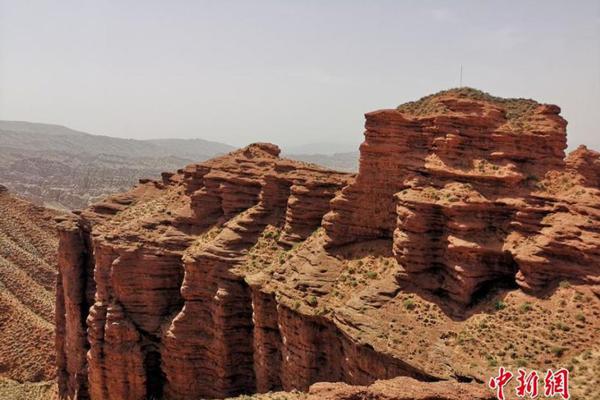 中郵保險的作用和意義_網(wǎng)友搭乘地鐵實拍：普通車廂人擠人 商務(wù)車廂冷冷清清