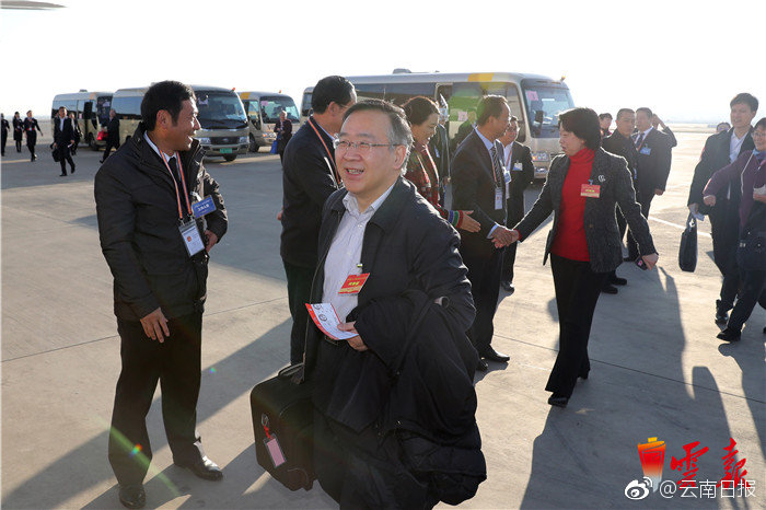 海南一國企副總經(jīng)理被雙開:虛開發(fā)票套取套錢送禮