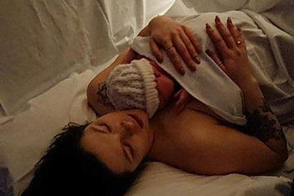 保存cookie_林志玲格子衫清爽十足