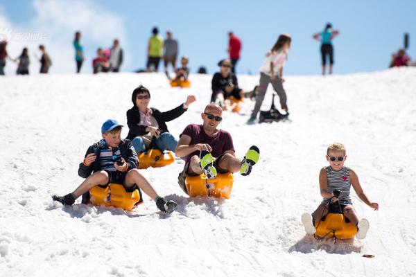 mysql查詢語句自動生成器網頁版_馬斯克率先L3 特斯拉FSD支持開車玩手機