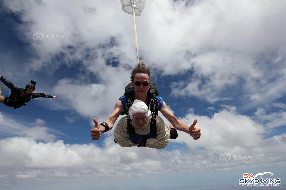 postman和postwoman的區(qū)分_買票后還要“付費(fèi)選座” 飛機(jī)大比例“鎖座”引熱議