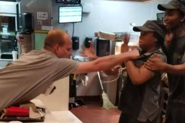 游戲掛機(jī)腳本制作教程_中國貿(mào)易順差首超萬億美元 媒體:如何正確理解很重要