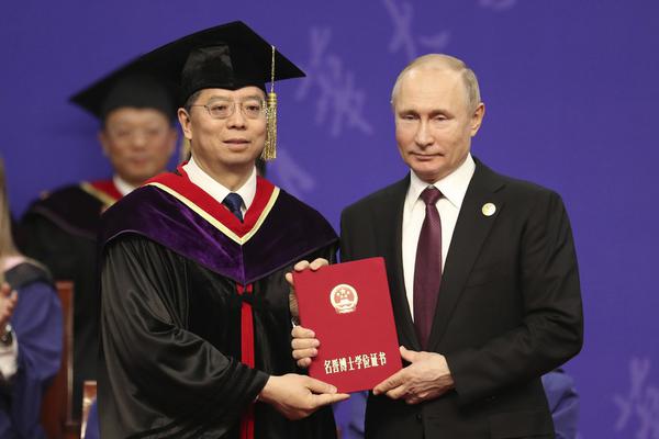 有沒(méi)有免費(fèi)的網(wǎng)站看電影_北大學(xué)生逼得胡適汗流夾背