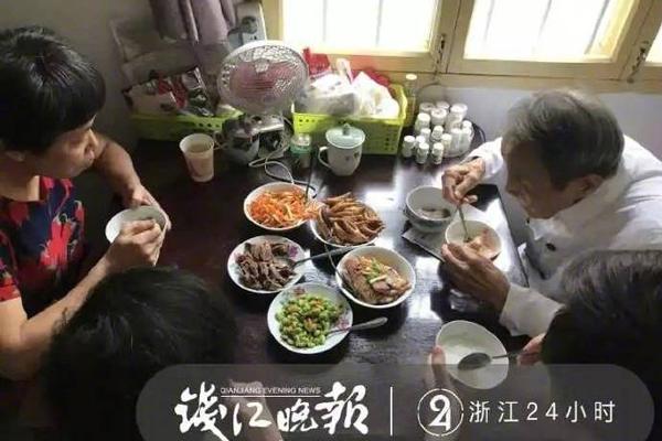 下載陌生app是如何被盜取信息_解析海底撈給狗過生日引爭議:業(yè)績承壓下的多元化困局