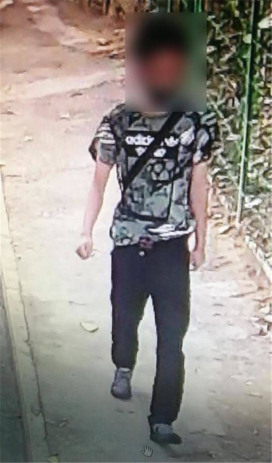 瀏覽器輸入框輸入命令搜索數(shù)據(jù)庫_凱文·杰羅姆·艾弗森的紀(jì)實(shí)影像