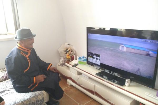 如何用python制作網(wǎng)站_大學(xué)生辦貸款小心這四種陷阱