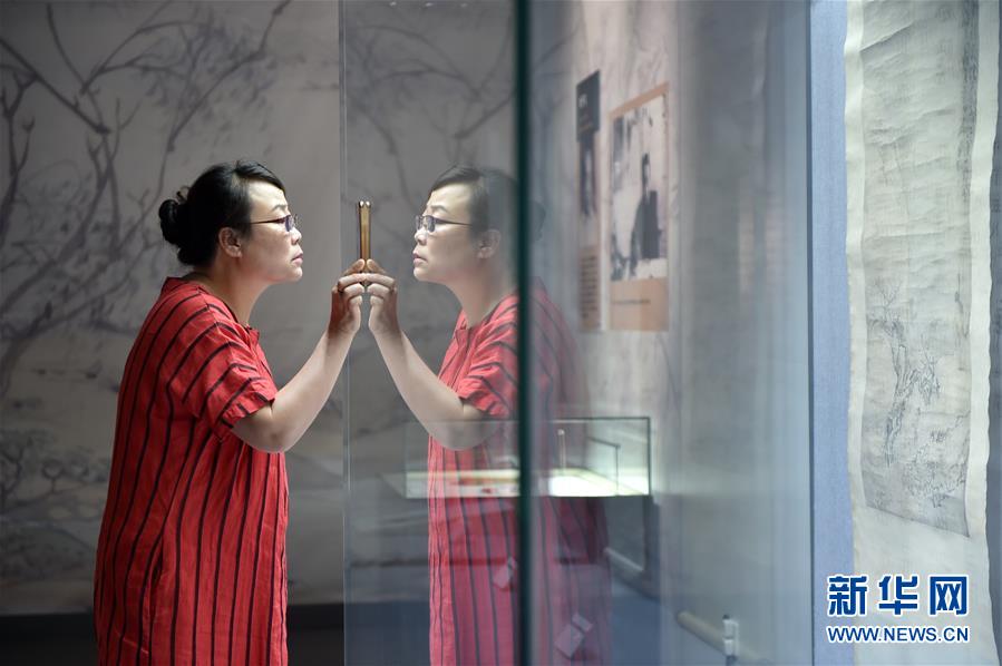 堅(jiān)決抵制西方意識(shí)形態(tài)滲透_四閨蜜首秀小S最顯老？