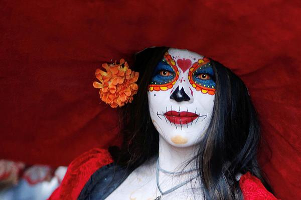 男子飛無人機(jī)在崖洞發(fā)現(xiàn)干尸？警方通報(bào)