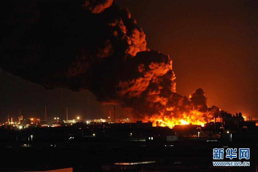 python代碼編程軟件免費版_近300股跌停！滬指跌0.77％，創(chuàng)業(yè)板指暴跌2.55％