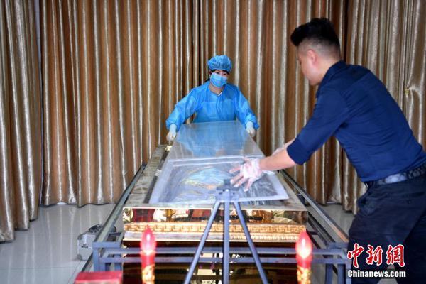 云南小朋友動物園體驗(yàn)飼養(yǎng)員工作