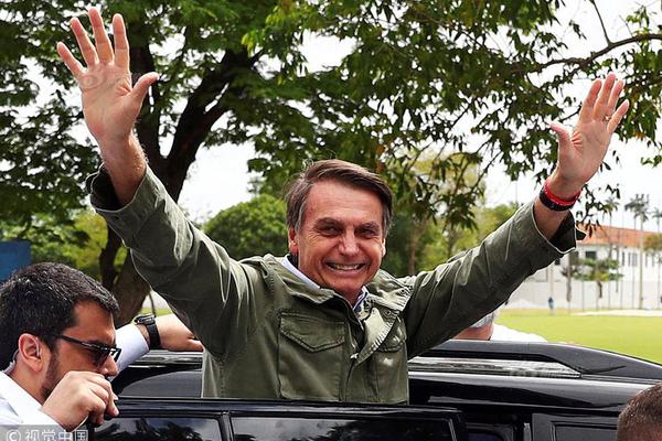 國(guó)外勢(shì)力對(duì)中國(guó)的打壓_跨年檔12部新片來(lái)襲！沒(méi)有大片全是情懷，55歲古天樂(lè)對(duì)打71歲成龍