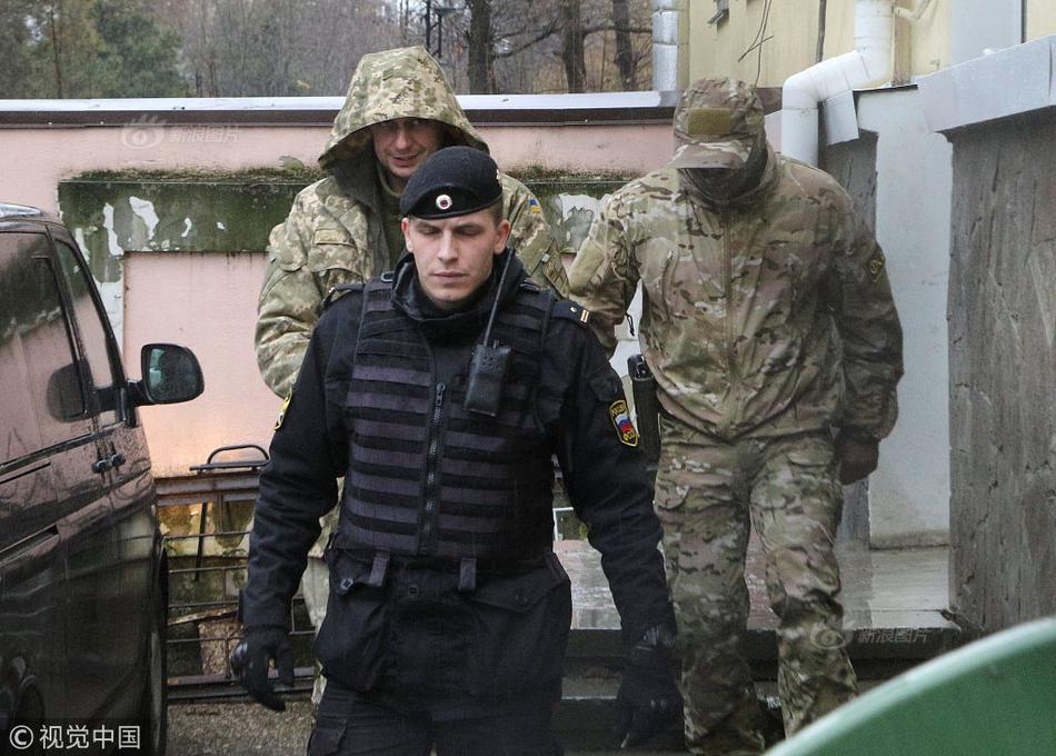 大師畫(huà)喜鵲，抬頭見(jiàn)喜