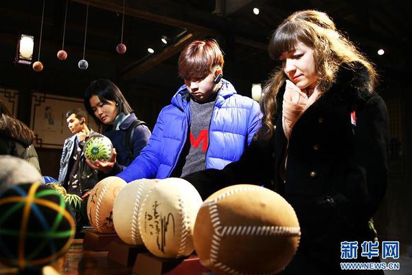 導(dǎo)演田里盛贊迪麗熱巴為導(dǎo)演友好型演員，梟起青壤美學(xué)引熱議