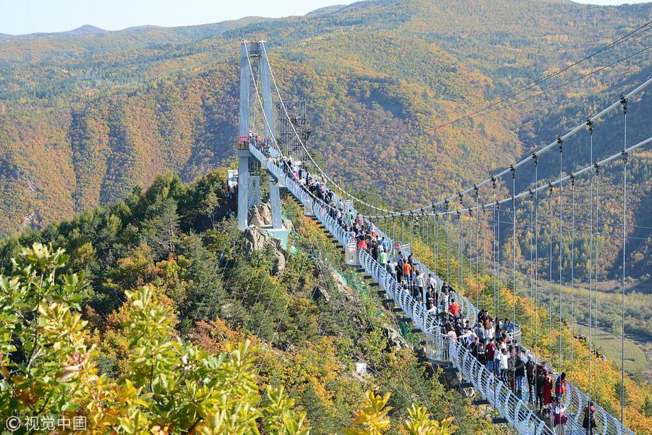三峽之戀網絡相親平臺_“傳統(tǒng)風華——凌澤欣詩詞邀請書畫家作品聯展”在合川啟幕