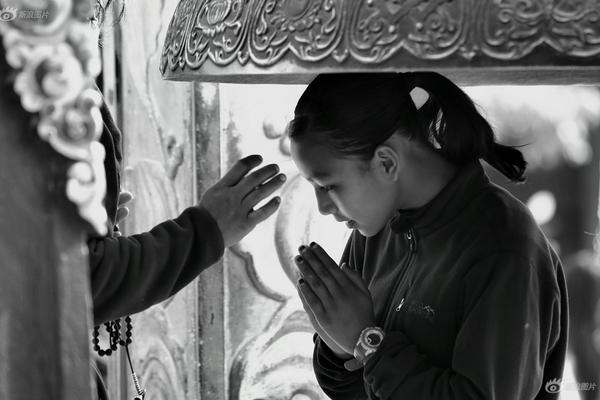 別人發(fā)到我手機(jī)上的二維碼自掃怎么弄_女子向“軍官男友”寄出460萬元名表