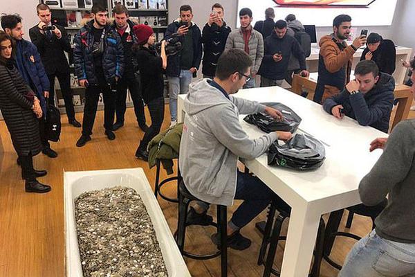 凱迪仕智能鎖線上款與線下款的區(qū)別_新疆勞動者丨烏魯曼·哈力亞：我是國門“汽車擺渡人”