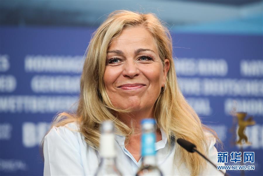 綠色html編輯器下載免費(fèi)版_西安一公園相親展板上現(xiàn)演員楊洋照片，平臺(tái)回應(yīng)