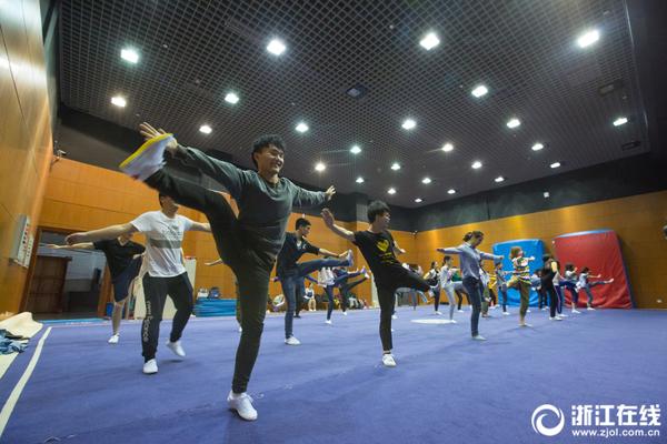 綠色html編輯器下載免費(fèi)版_西安一公園相親展板上現(xiàn)演員楊洋照片，平臺(tái)回應(yīng)