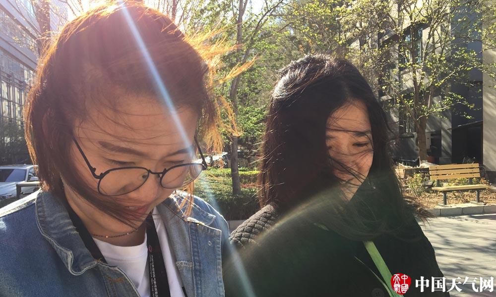 游戲賺錢群排行榜_景區(qū)試戴帽子被要價(jià)5元演員洪劍濤致歉 店主阿婆發(fā)聲