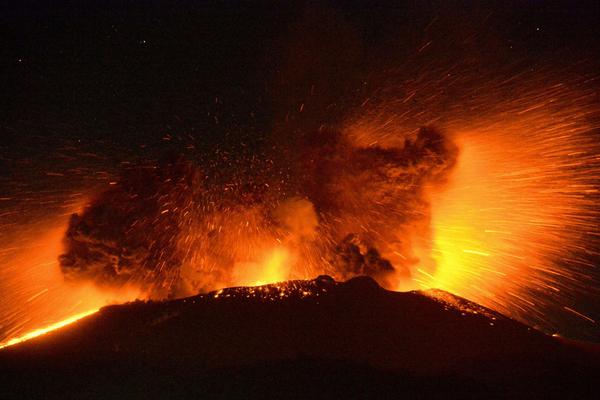 什么是網(wǎng)站和網(wǎng)頁的關(guān)系_中產(chǎn)消費(fèi)觀變了，奢侈品牌向普通客戶發(fā)邀約