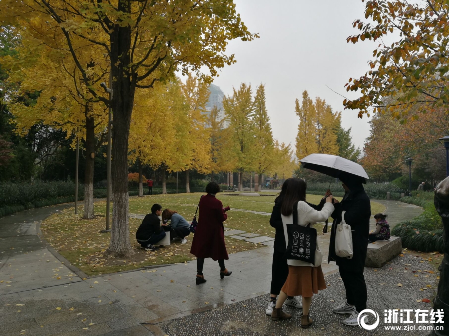 “堅(jiān)持對(duì)外開放，推動(dòng)多領(lǐng)域合作共贏”