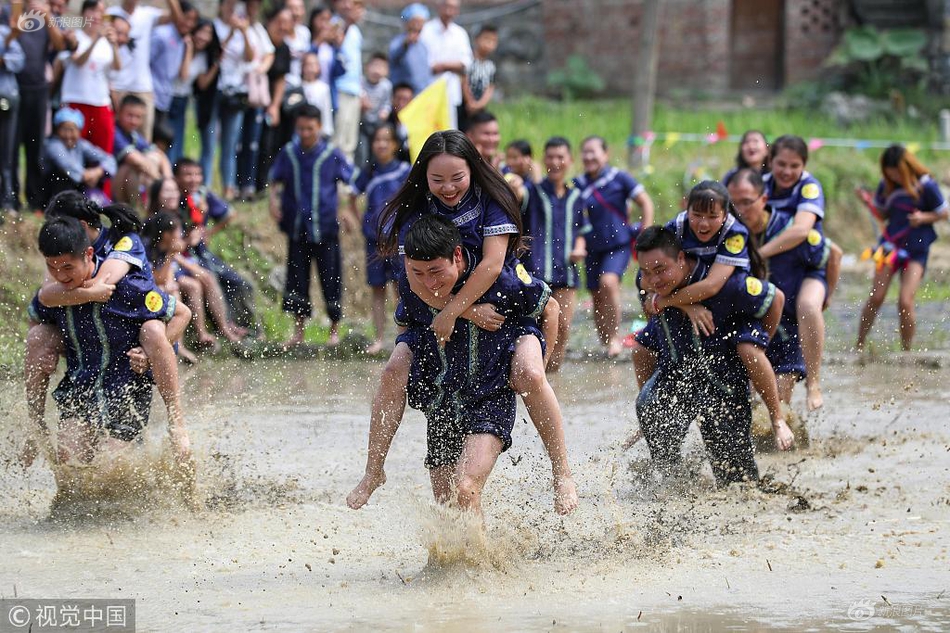 杭州蕭山國(guó)際機(jī)場(chǎng)舉行航空器應(yīng)急救援綜合演練