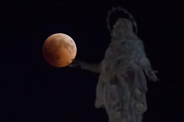 《自然》雜志評出2025年度十大科學(xué)人物 梁文鋒入選