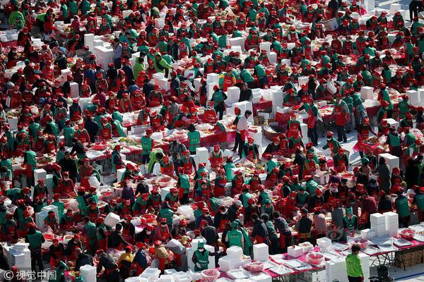 自由職業(yè)有什么工作_庫里休閑裝扮走入球館 神情輕松自信滿滿