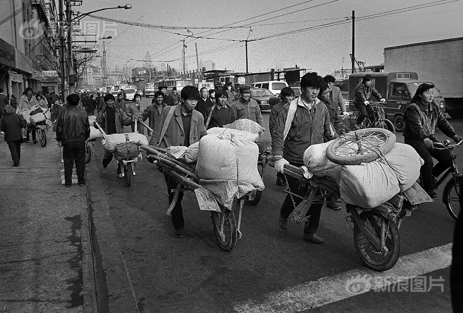 電信詐騙教育視頻短片_更多升級(jí)更超值 試駕2026款吉利銀河星艦7 EM-i