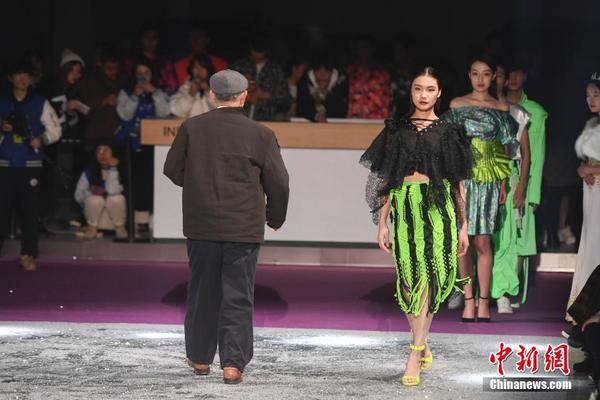 響應(yīng)式外貿(mào)英文網(wǎng)站帝國(guó)cms模板源碼_德凱特拉雷自信滿滿:亞特蘭大狀態(tài)正佳