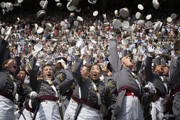 換頭怪寄生_三折疊巔峰對(duì)決 三星能否終結(jié)華為無(wú)盡的寂寞