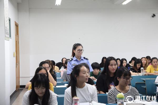 多所高校停招外語專業(yè)并非外語學(xué)習(xí)“終場哨”