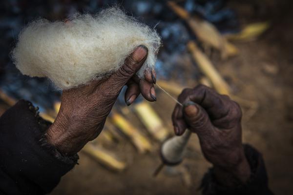 帝國懂你_男子灌農(nóng)藥毒殺兒女 妻子死里逃亡只求