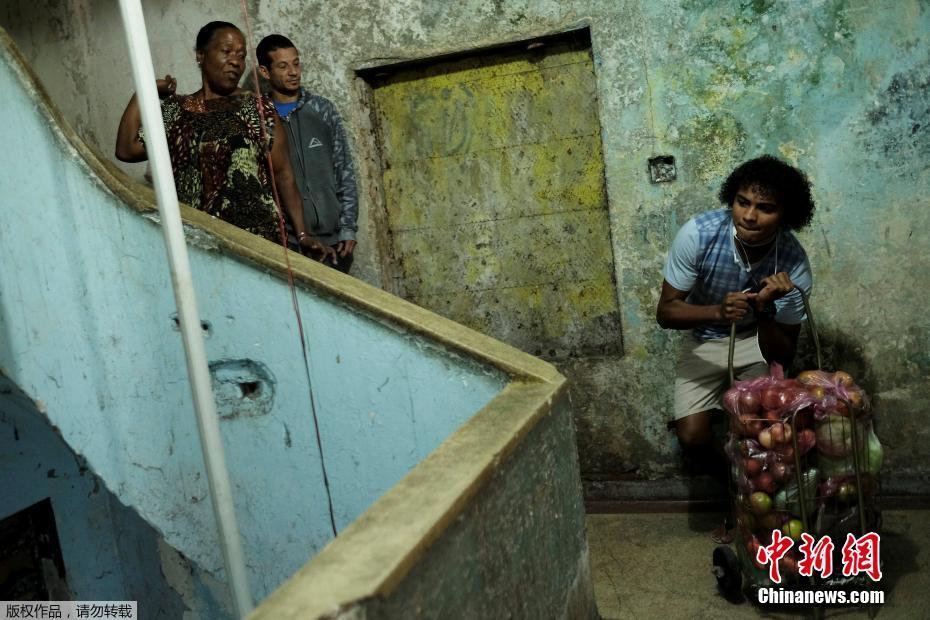 微信投票違法嗎_孩子突然大發(fā)脾氣，翻舊賬？父母要意識到，這是心理創(chuàng)傷被激活了