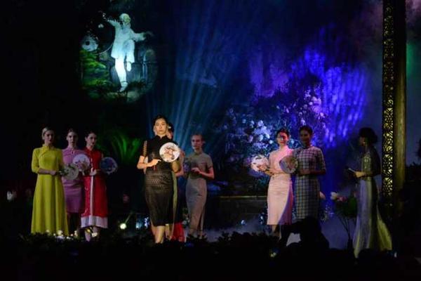 違法舉報(bào)有獎(jiǎng)_WTT香港總決賽女單1/8決賽，#王曼昱vs張本美和# ，雙方登場。 #