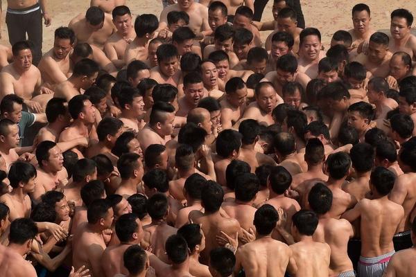 網(wǎng)頁開發(fā)數(shù)據(jù)庫軟件_英國首相:重塑英國夢 承諾未來要保障社會(huì)公平