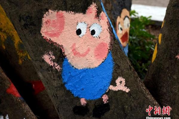 郭碧婷自曝和向佐兩地分居，靠孩子聯(lián)絡(luò)感情，婆婆向太給錢大手筆