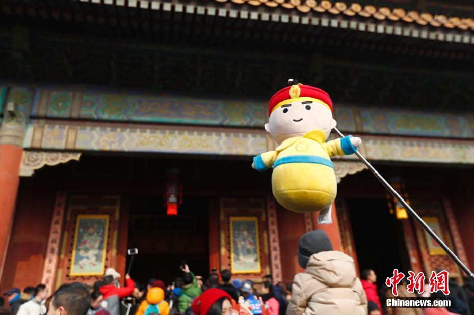 男模走秀時突然倒地身亡