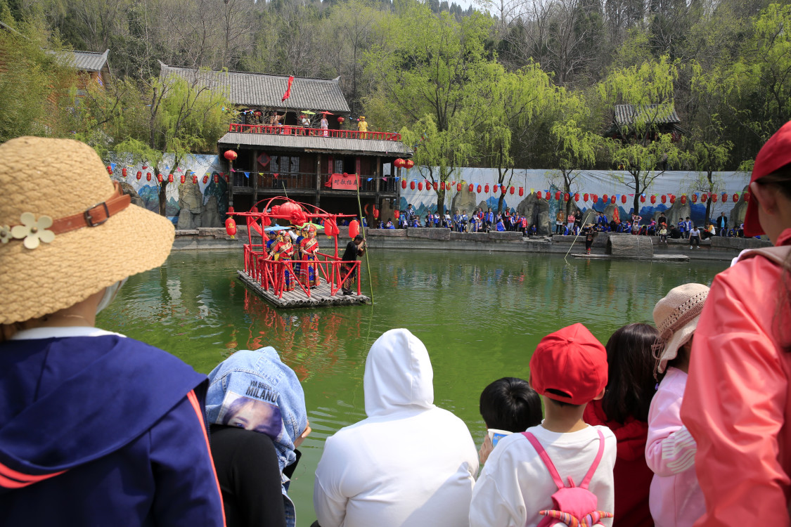 妹妹說沒人的時候可以_吉利，用中國設(shè)計翻譯中國品牌