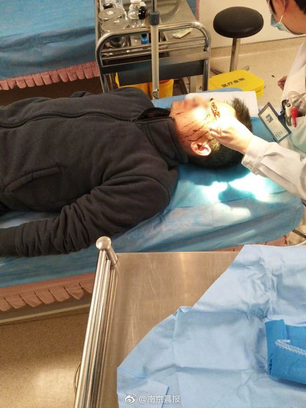 模擬黑客網(wǎng)址_金融圈大清洗！嚴(yán)打黑中介，銀行“內(nèi)鬼”落馬！