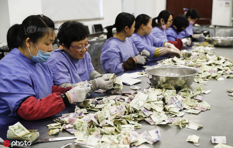 swf是什么東西_村民上山挖竹筍撿到神秘儀器 擔(dān)心會(huì)爆炸又放回原處