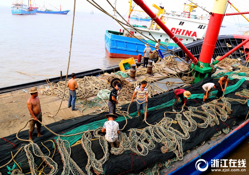 網(wǎng)信辦舉報(bào)不良網(wǎng)站_AI智能體與App的博弈:未來數(shù)字生態(tài)主導(dǎo)權(quán)之爭