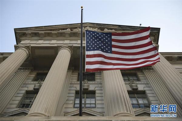 在校大學(xué)生技術(shù)支持型網(wǎng)絡(luò)犯罪案例_【男式雙肩包】32功能區(qū)格，商務(wù)出行方便好用！