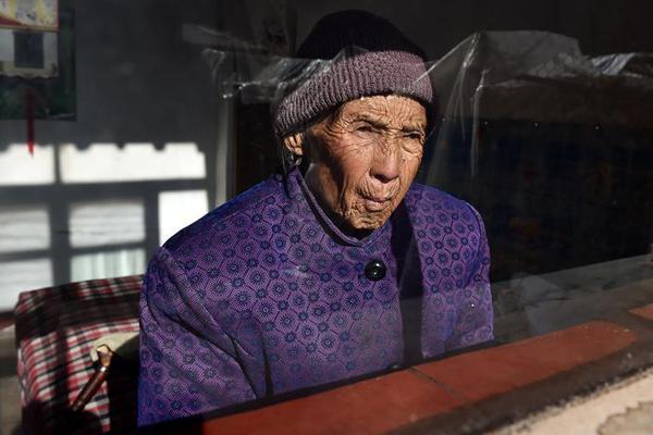 攻擊ip服務(wù)器工具_(dá)一千多和四千多手機(jī)區(qū)別大揭秘，內(nèi)行人點(diǎn)明關(guān)鍵，別踩坑！